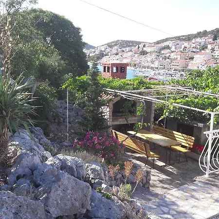 Petra Apartment Tisno